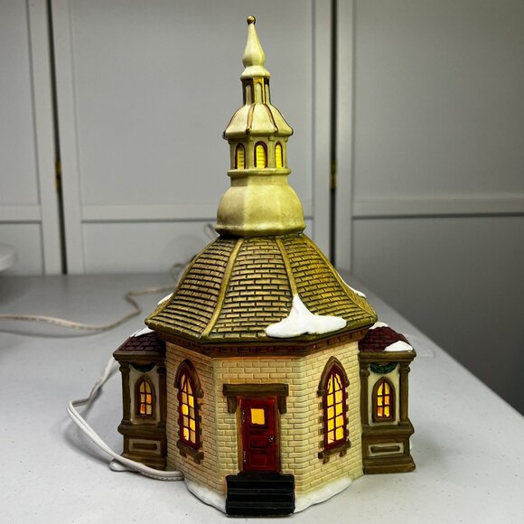 Santa's Workbench Hope Chapel Lighted Christmas Building from 1997 - Picture 6 of 9